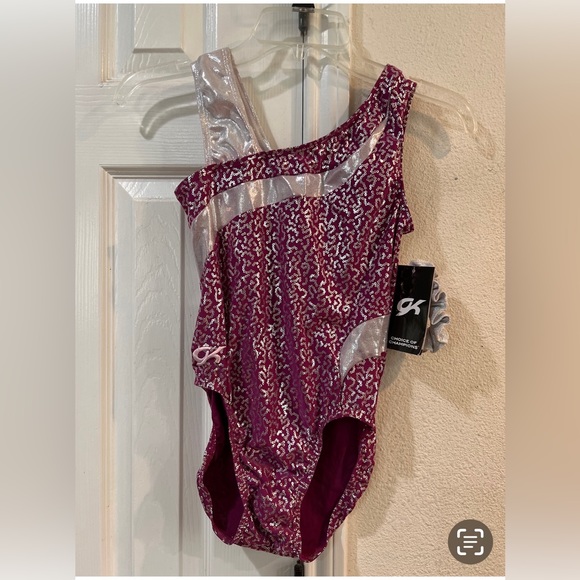 Women’s GK Leo size AM, new with tags. Color deep fuchsia and silver. - Picture 2 of 2